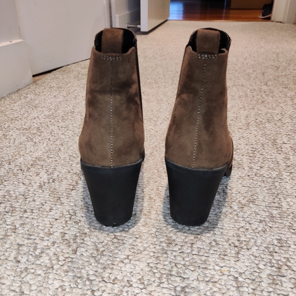 Brown faux suede booties size 6.5 - Picture 3 of 6
